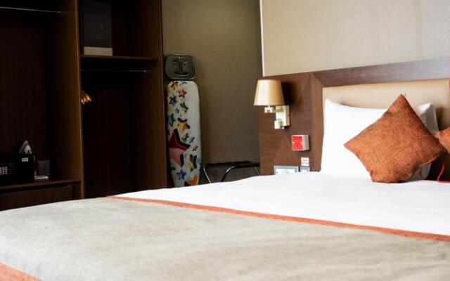 Parkside Hotel & Apartments
