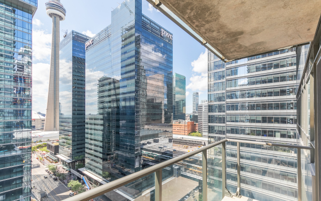 GLOBALSTAY Maple Leaf Square Apart-hotel