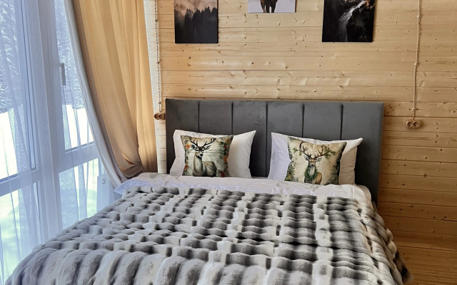 Chalet Forest glamp