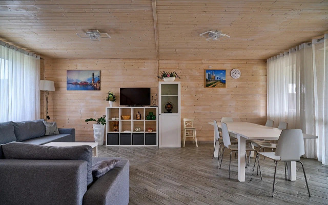 Kottedzh s saunoy ryadom s Petergofom Private house