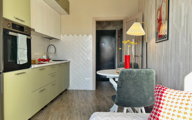 Uyutnaya Dvukhurovnevaya Na Arkhitektora Danini Flat