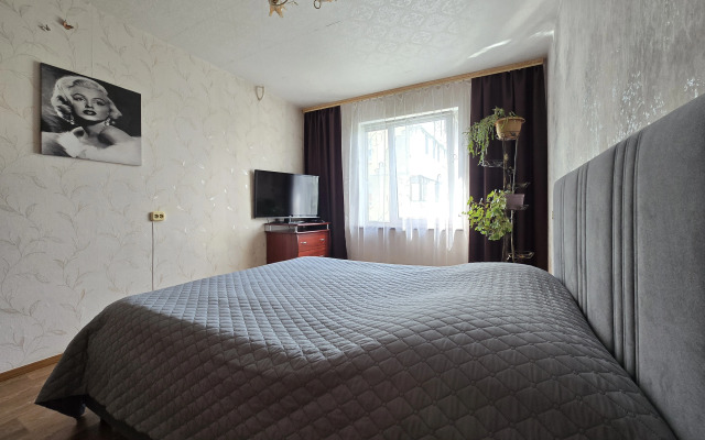 Two-room Na Angarskoy Apartaments