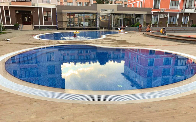 S Dizajnerskim Remontom Na 65 Let Pobedyi Apartments