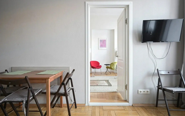 912 U Anichkova Mosta №2 Apartments