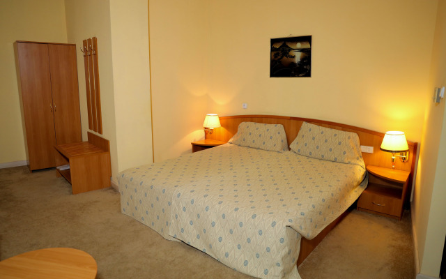 Expo Hotel