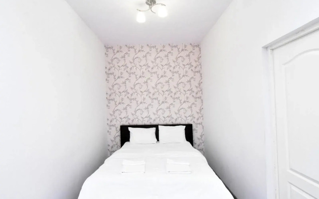 2-K v Novostroyke, Ulitsa In Yerevantsu, Hh399 Flat