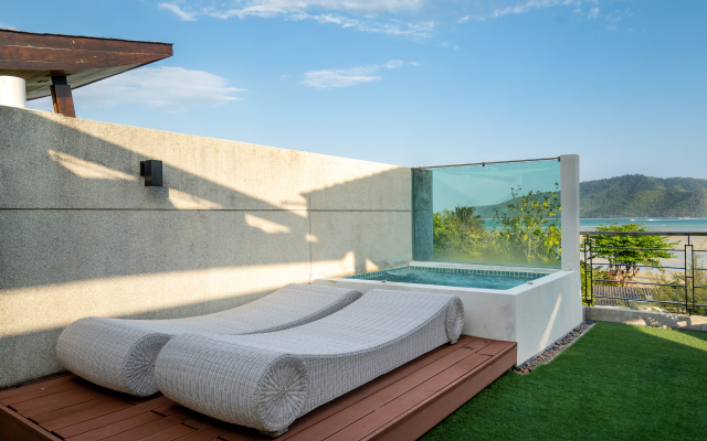 Beachfront luxury villa in Rawai Villa