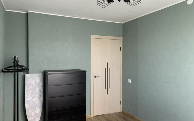 Tryokhkomnatnaya Ryadom S Tsentrom Flat