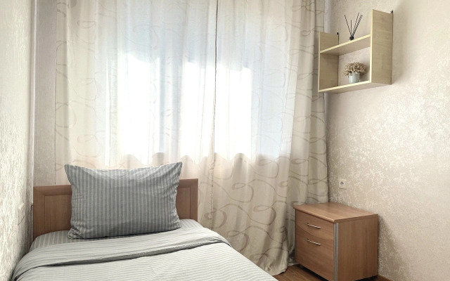 Dvukhkomnatnaya S Balkonom i Konditsionerom V Tsentre Na Vesenney Flat
