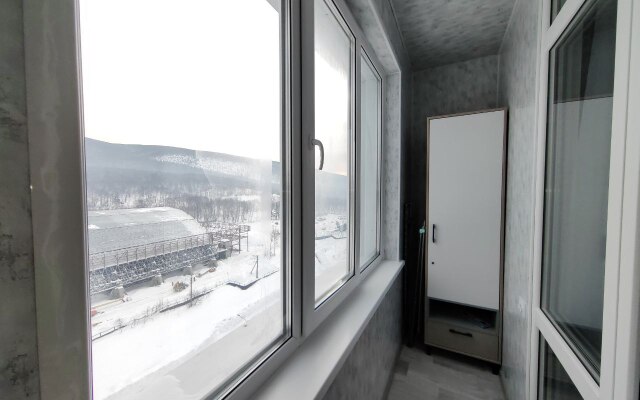 Sovremennaya studiya s vidom na Gorny Vozdukh Flat