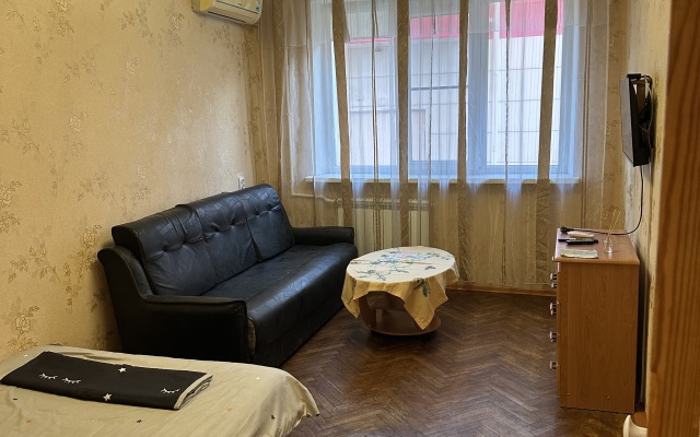 2-Kh Komntnaya Flat
