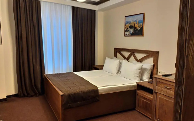 Maajid Hotel & Restaurant