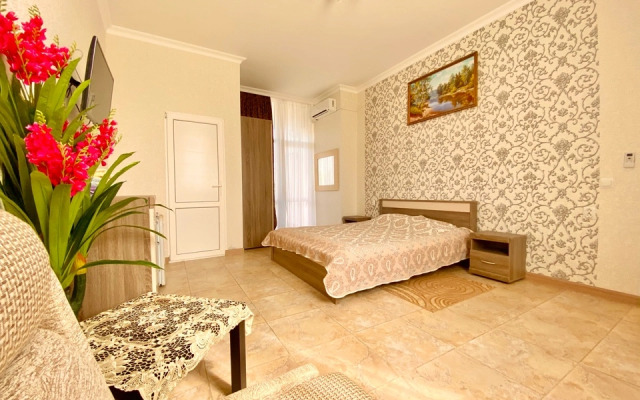 Kristal Hotel