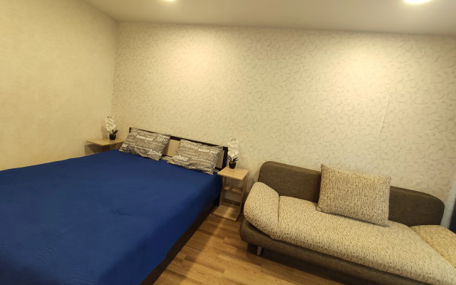 Tryokhkomnatnaya Na Semyonovskom Ozere Flat
