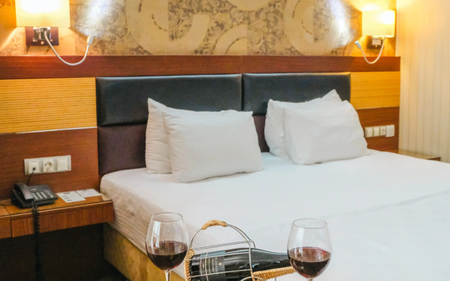 Armis Hotel