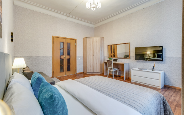 Prostornaya U Naberezhnoy Nevy Flat