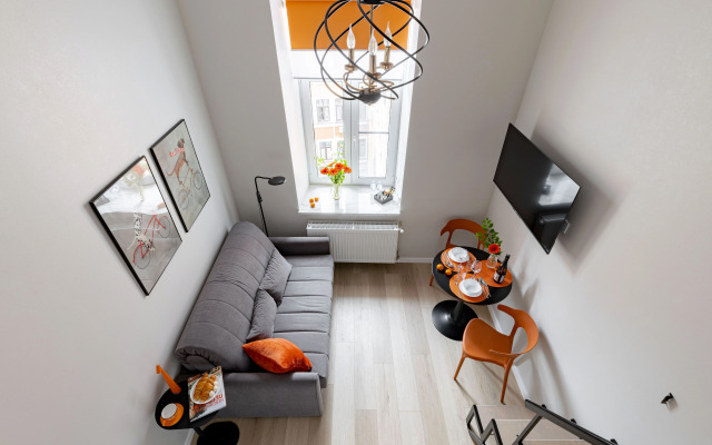 Dizaynerskaya studiya Orange Room u Nevskogo prospekta Flat
