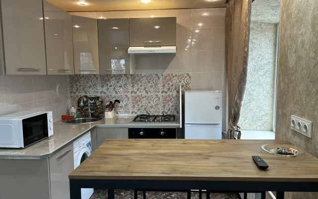 Na Prospekte Oktyabrya 40a Flat
