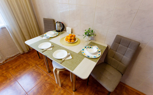 Komfortnaya Chetyrekhkomnatnaya Kvartira V Tsentre Novosibirska Flat