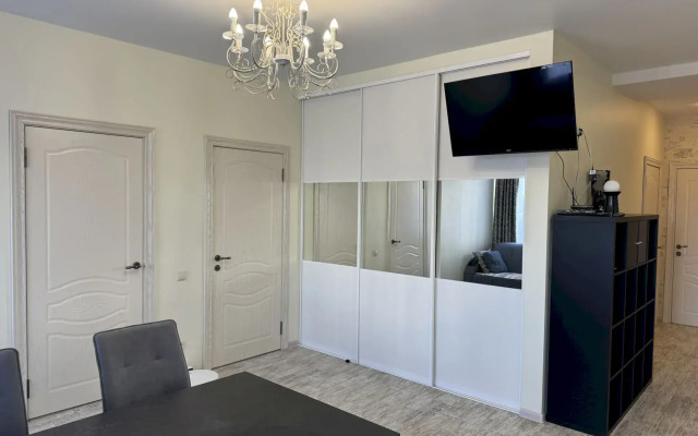 276 prostornaya u morya s balkonom Flat