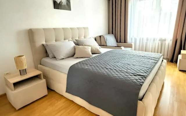 Двухкомнатная Квартира с отдельными спальнями в центре города