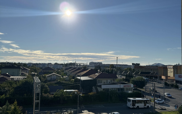 3 S Balkonom na Vtoroy Beregovoy Linii Flat