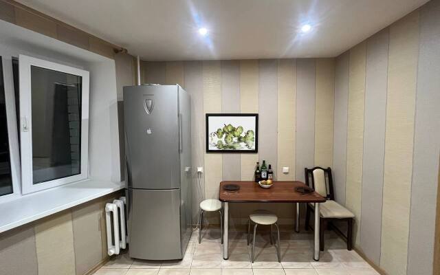 Na Ulitse Komissarova 1g Flat