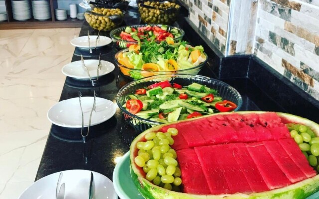 Lavin Garden Hotel