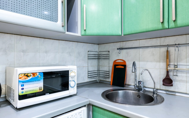Natali na Metro  Sevastopolskaya prostornye Apartments