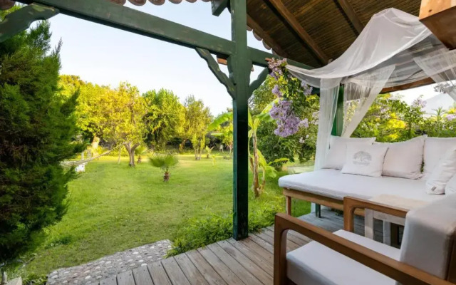 Etenna Beach Bungalows