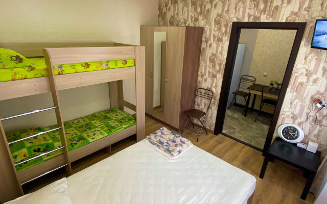 S Otdelnyim Vhodom I Parkovkoj Apartments