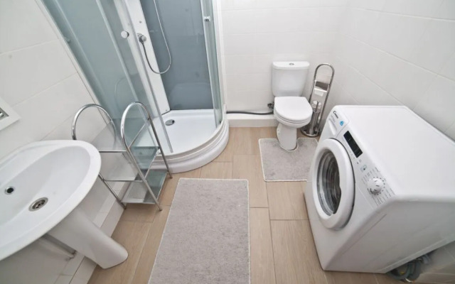 Maryin Dom na Malysheva, 42a Apartmemts