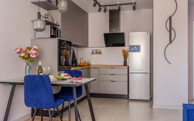 evro-2 u m. Lesnaya Apartments