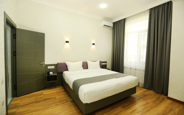 Parklane Hotel