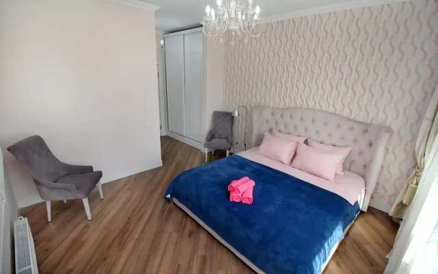 Trekhkomnatnaya V Zhk braun Vozle Trts Mega Almaty Flat