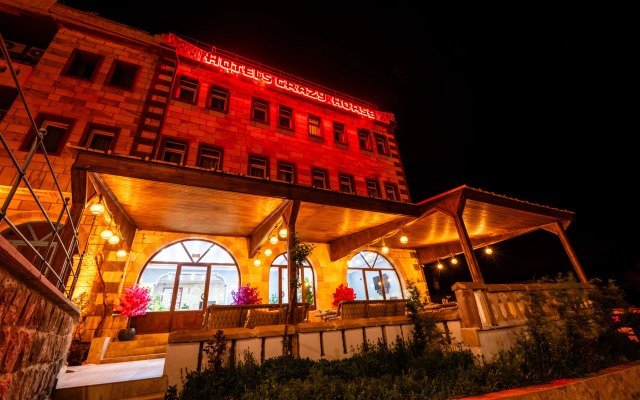 Crazy Horse Hotel