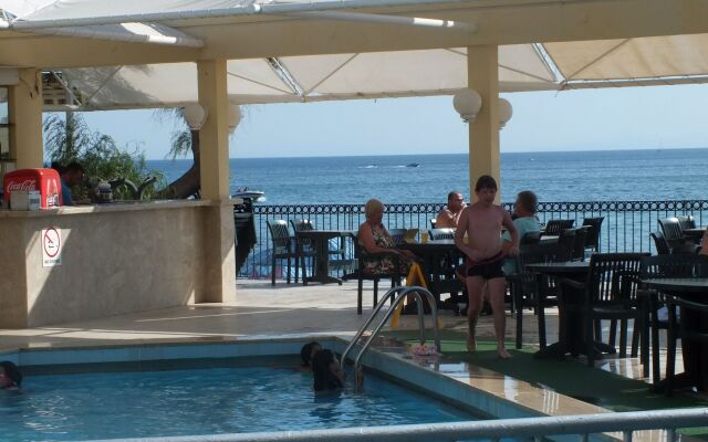 Tuntas Beach Hotel Altinkum