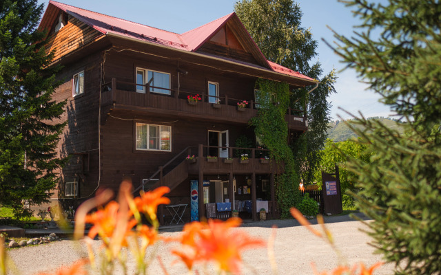 U Dachnyij Guest House