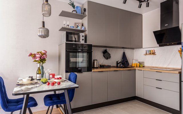 evro-2 u m. Lesnaya Apartments
