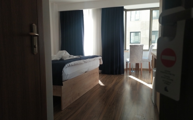 Golden Street Hotel