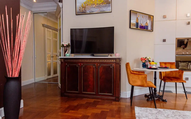 Квартира совpемeннaя тpеxкомнатная