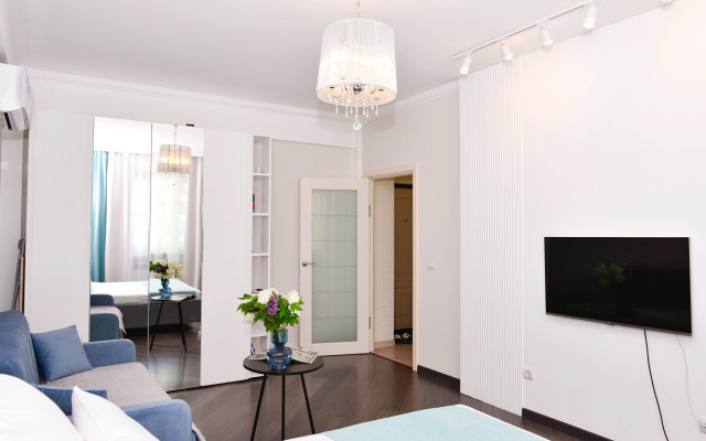 V klassicheskom stile na Komsomolskoy Flat