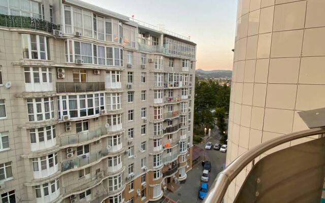S dvumya spalnyami i balkonom Ajax Na Tyulpanov 41 Apartments