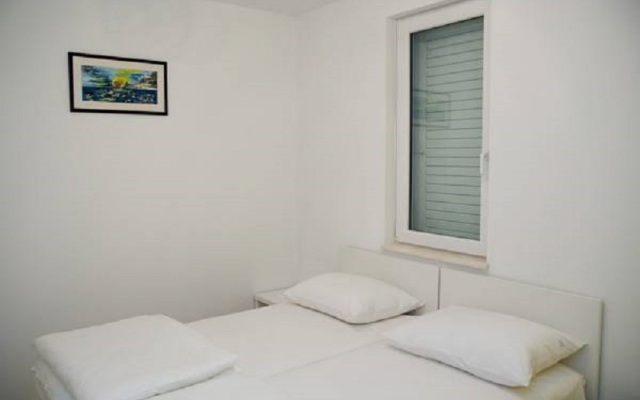 Spacious Beachfront Apartments Tanita