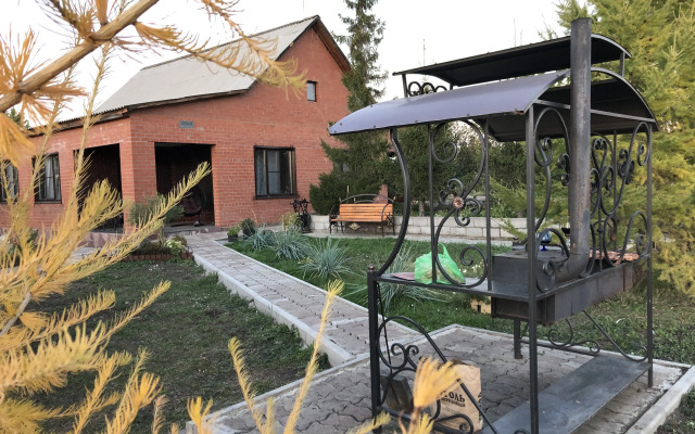 Частный дом у реки