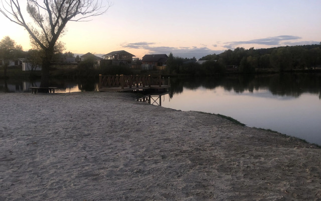 Частный дом дом у озера с чаном и баней