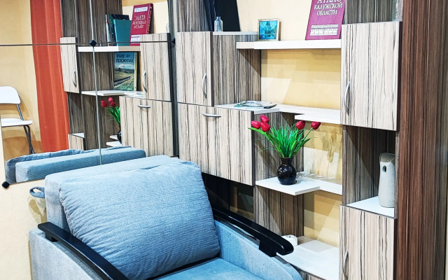 S Dzhakuzi V Tsentre Kalugi Flat