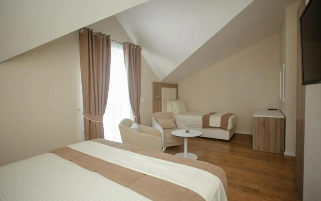 Отель Kompleksi Exalco Al