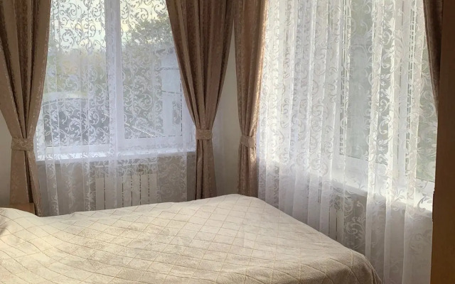 Dvukhetazhny S Basseynom Private House