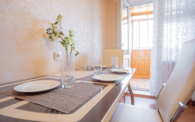Prostornaya Odnushka Na Glavnom Prospekte Goroda Apartments